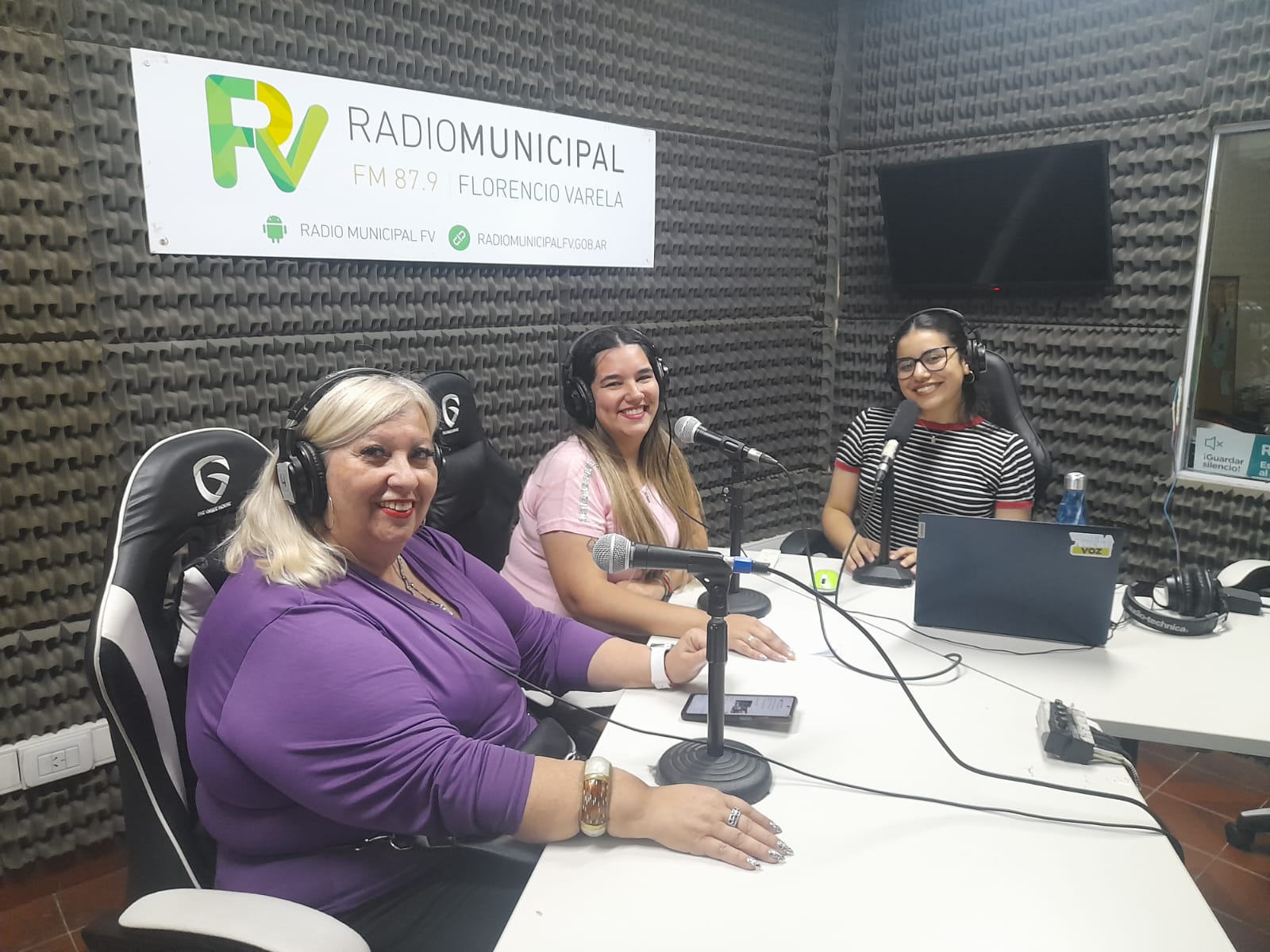 Celia Magallanes, artista multifacética, cerró el ciclo 2025 de Enlace Educativo