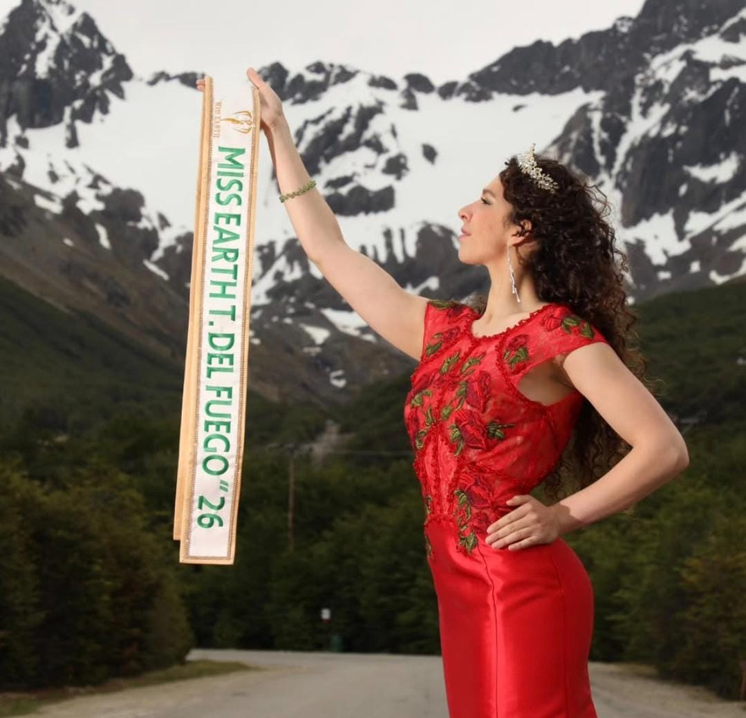 Michelle Mathieu: Miss Earth Tierra Del Fuego

